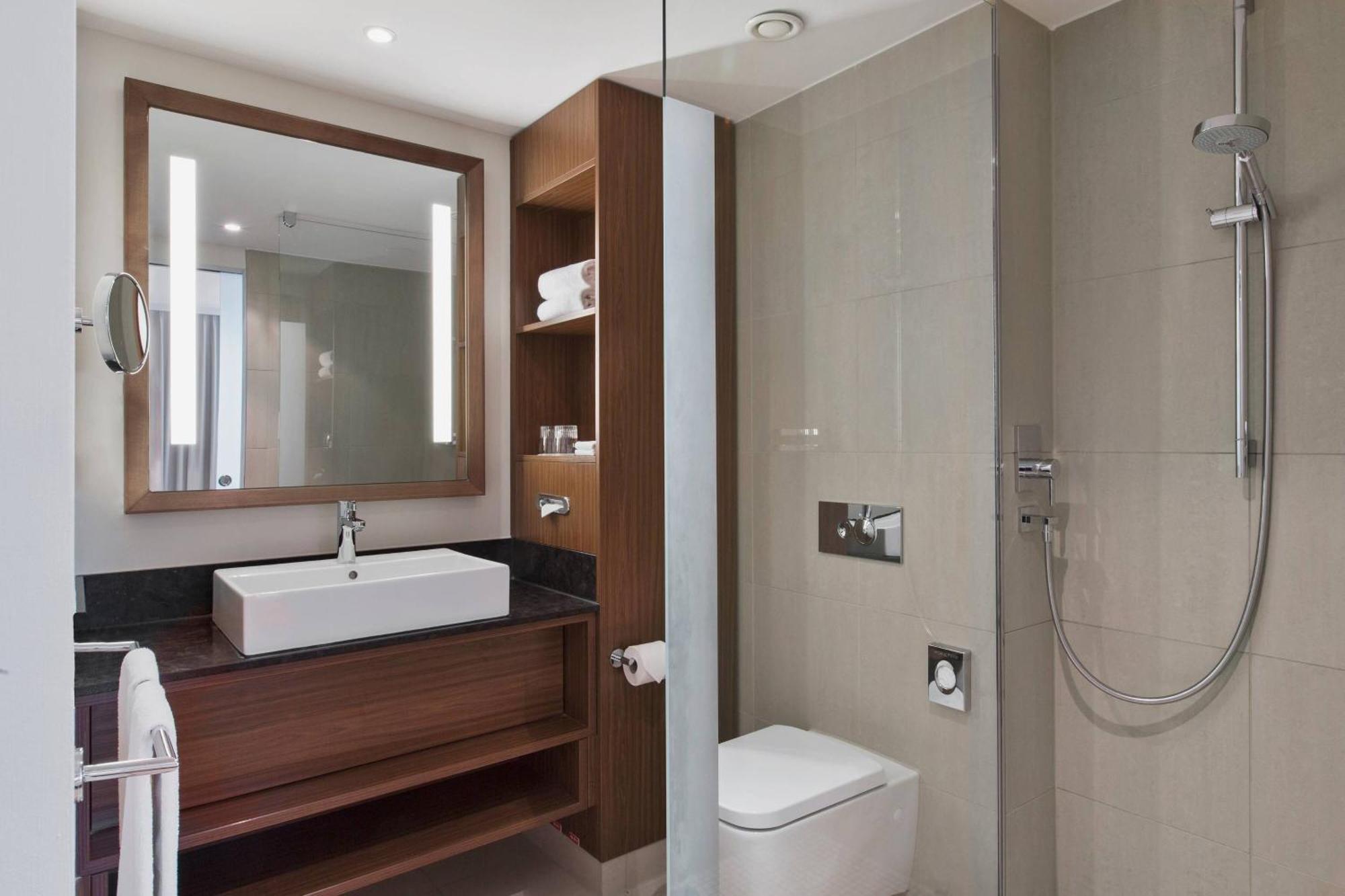 Courtyard By Marriott Wiesbaden-Nordenstadt Экстерьер фото