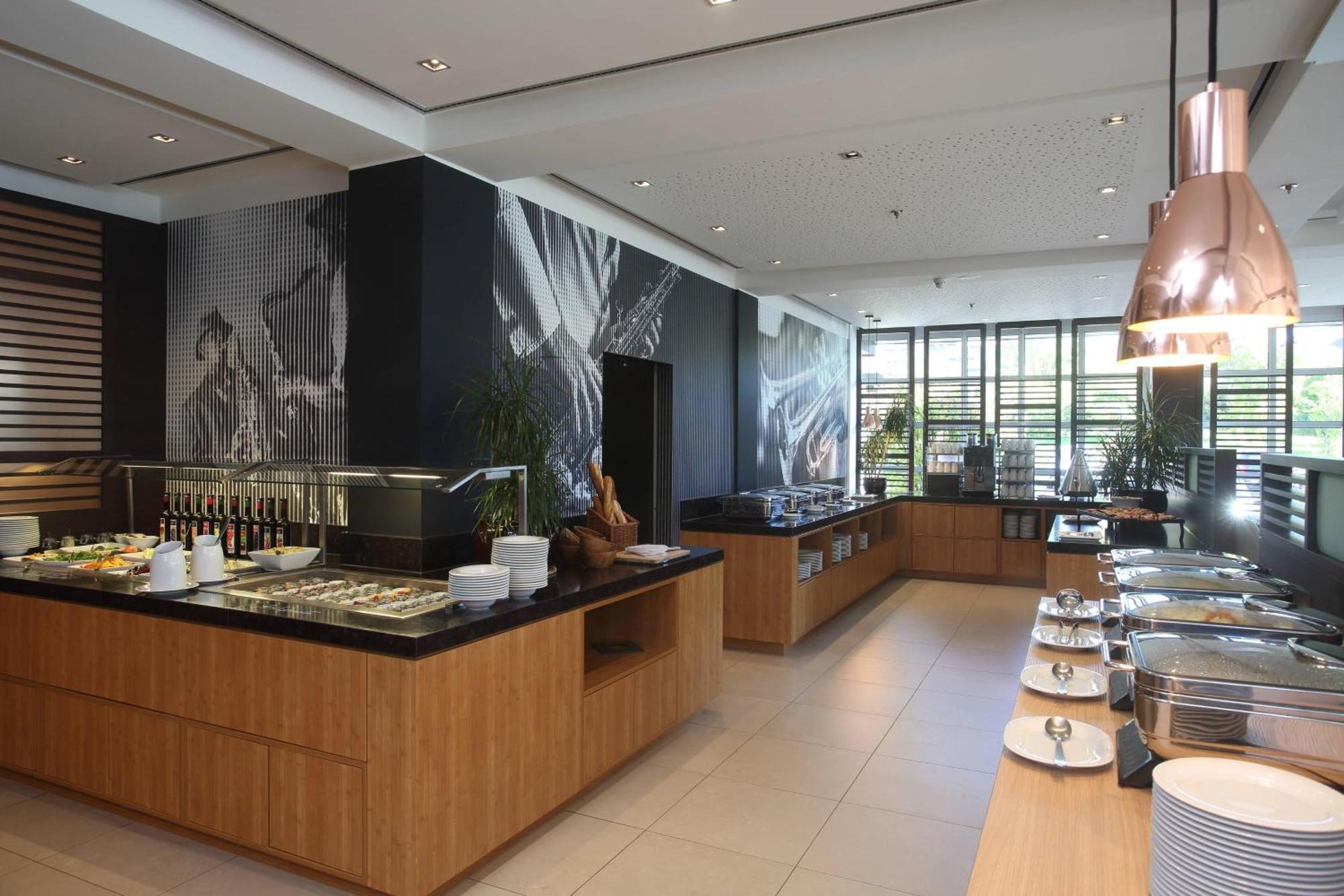 Courtyard By Marriott Wiesbaden-Nordenstadt Экстерьер фото